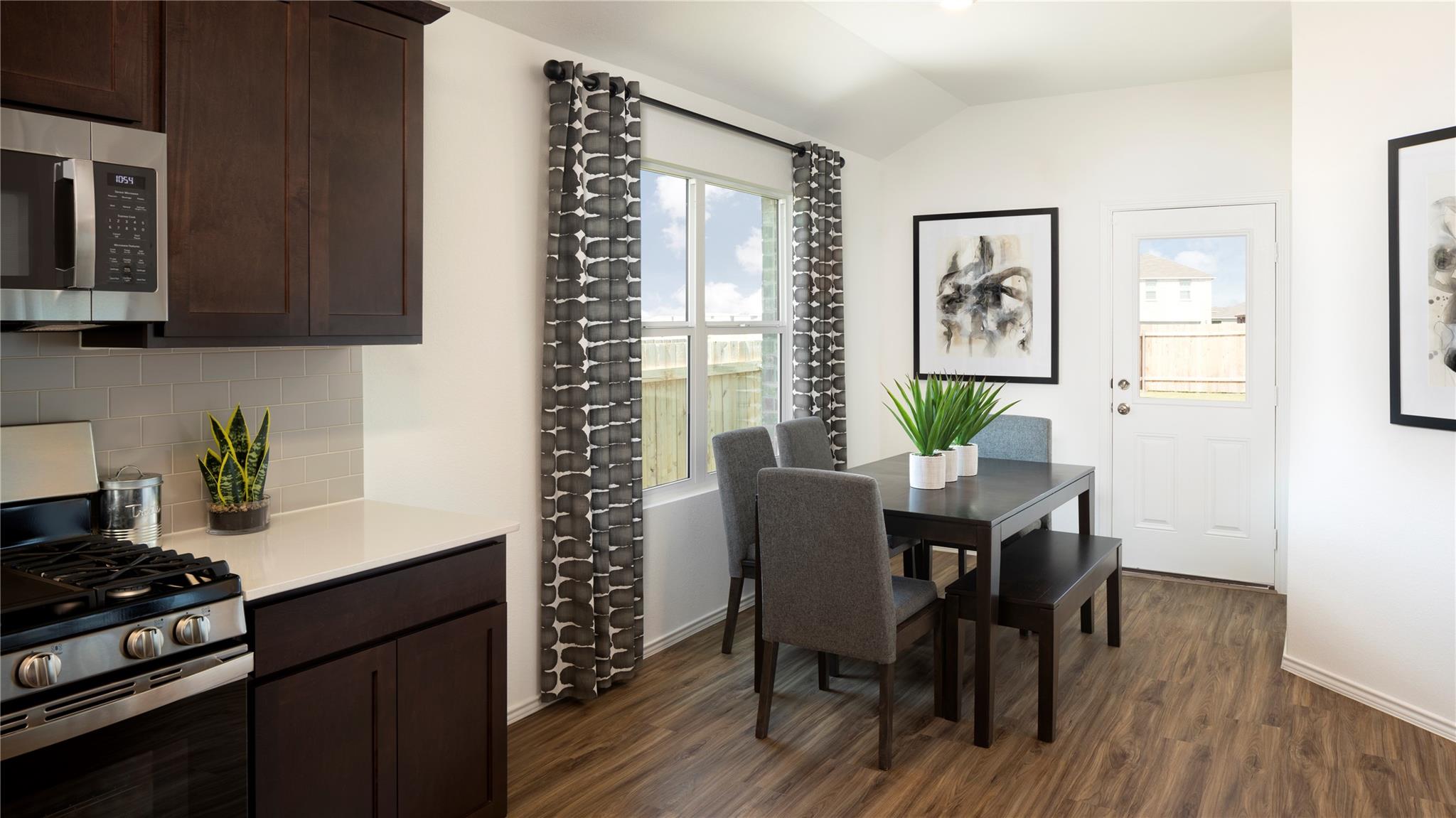 1409 Roaming Oak BND