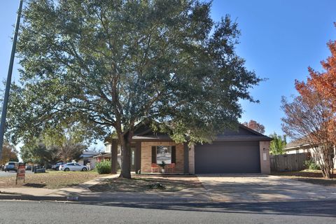 Photo of 717 Blair Ave, Bastrop, TX 78602 (MLS # 5158464)