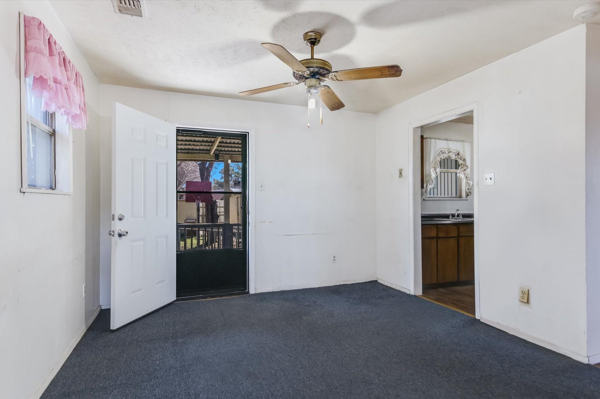 405 Montopolis DR