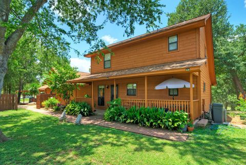 Photo of 828 Water ST, Webberville, TX 78653 (MLS # 9775969)