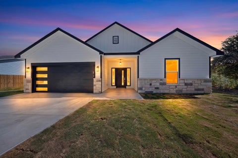 Photo of 114 W Pauwela LN, Bastrop, TX 78602 (MLS # 6930841)