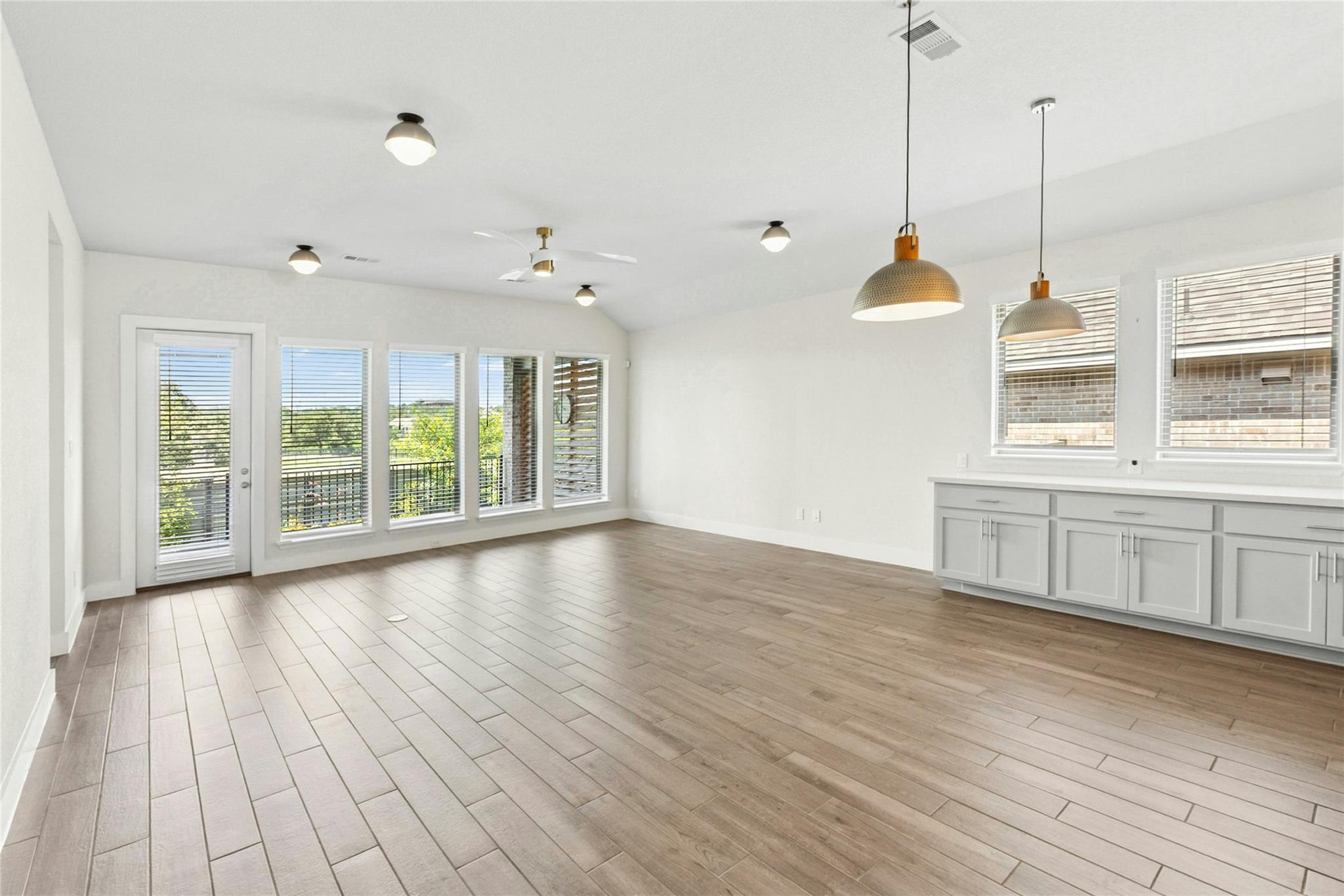 1121 Spring Gulch LN