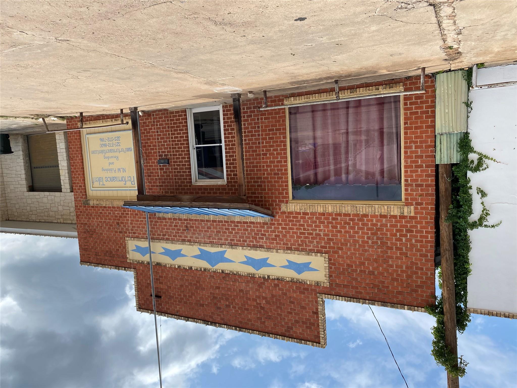 111 E Wallace ST