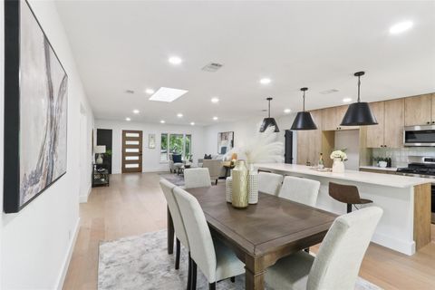 Tiny photo for 2322 Westoak DR, Austin, TX 78704 (MLS # 5783259)