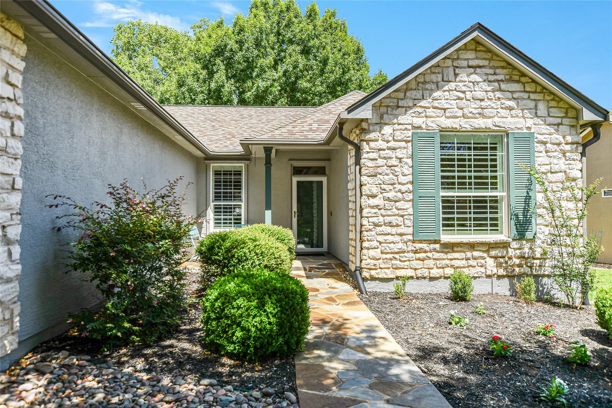 104 Grapevine LN