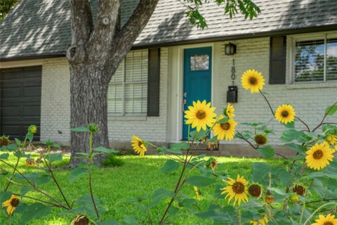 Photo of 1801 Ohlen RD, Austin, TX 78757 (MLS # 6201888)