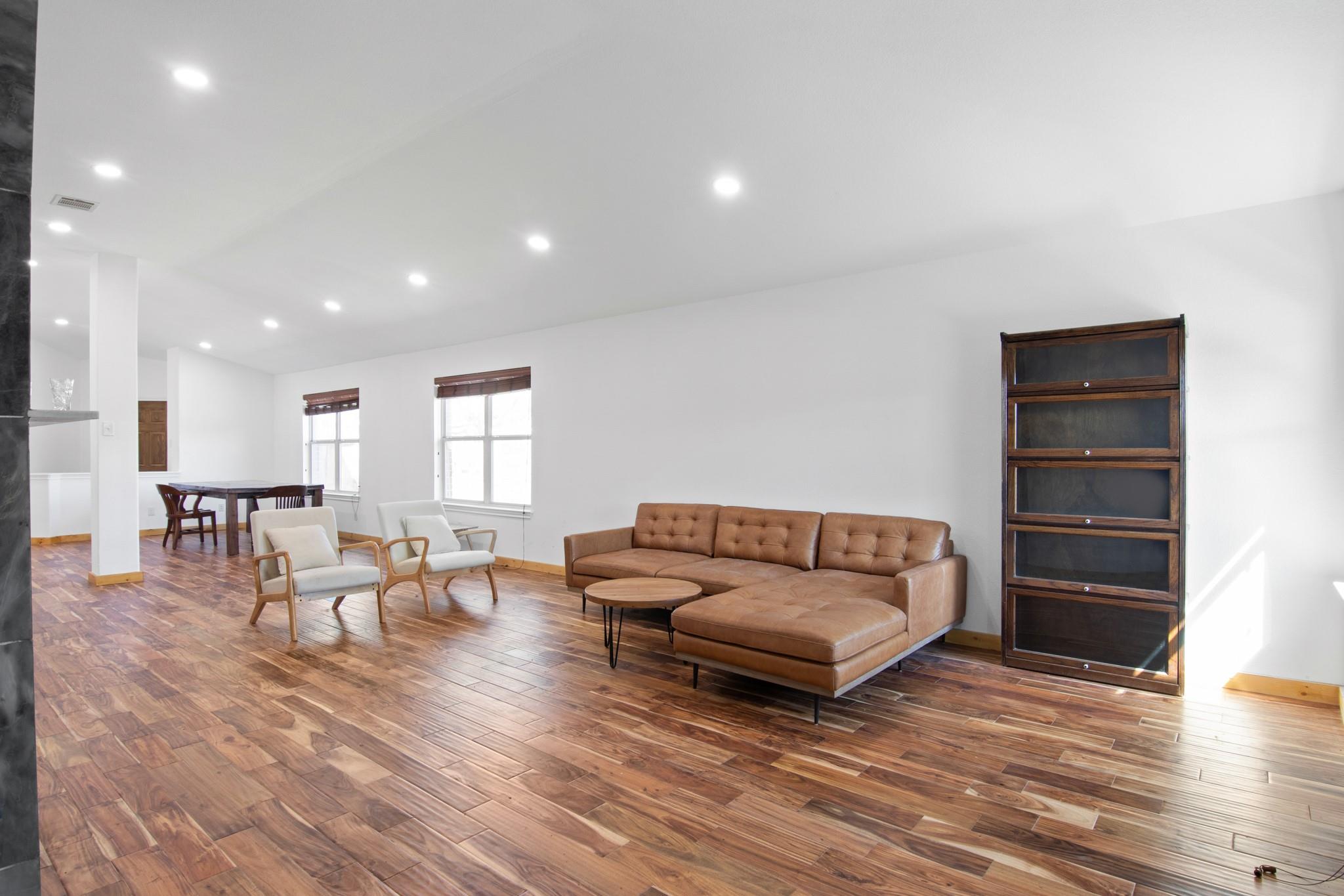 702 Bent Wood PL