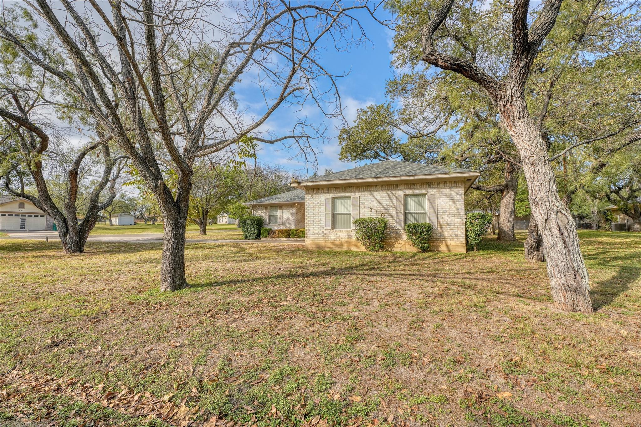 710 Highland DR