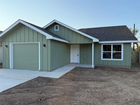 Photo of 1710 E Avenue J Ave, Lampasas, TX 76550 (MLS # 1368820)