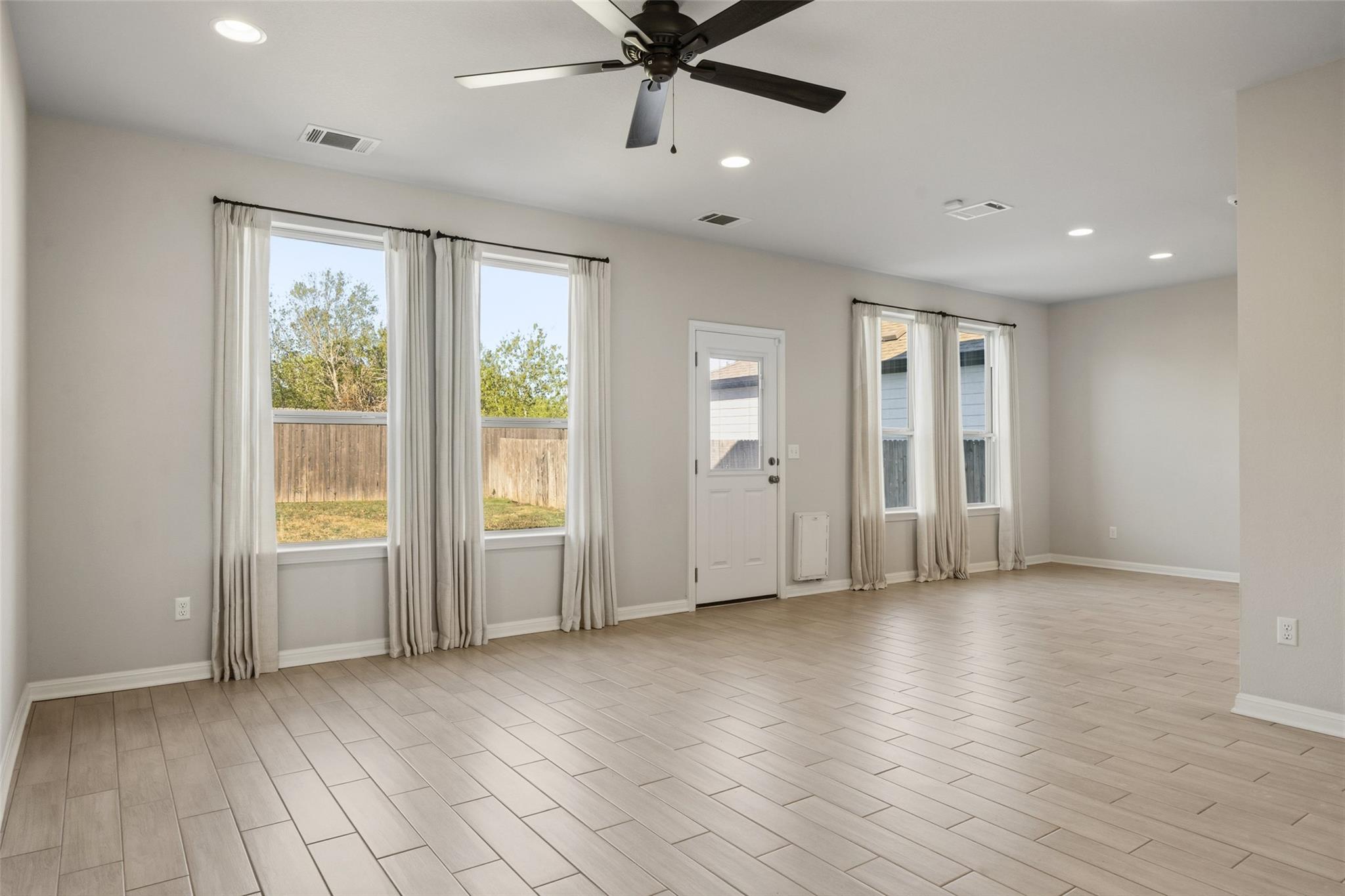 12512 Zenyatta DR