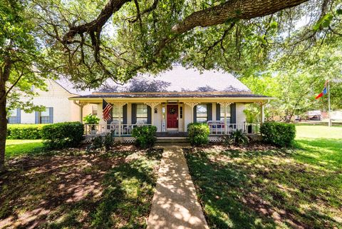 48 Riverside LN Martindale TX 78655