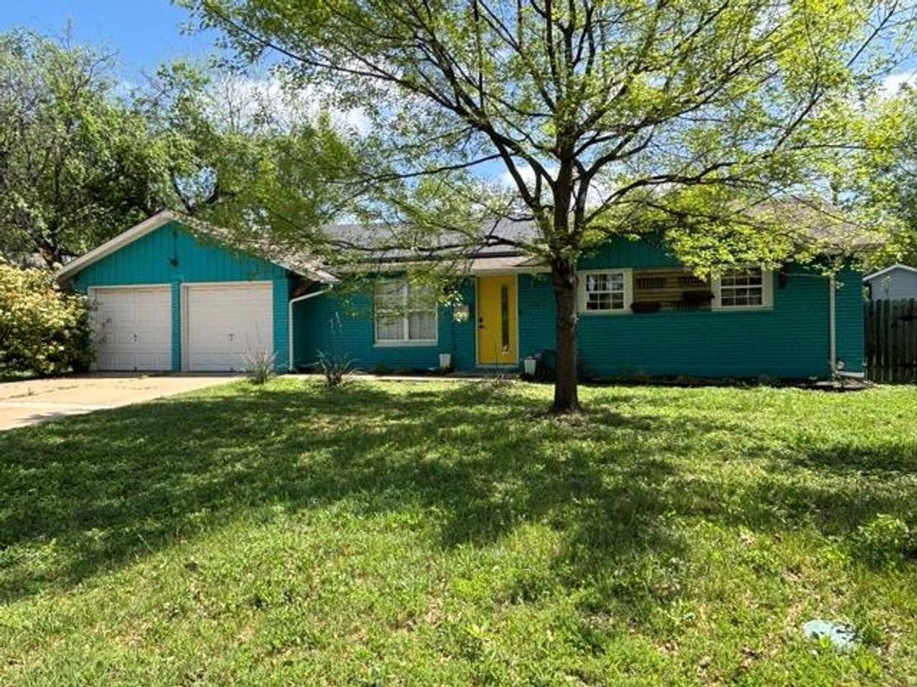 Photo for 6303 Brookside DR, Austin, TX 78723 (MLS # 8773209)