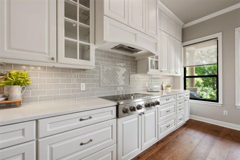 Tiny photo for 27 Autumn Oaks DR, The Hills, TX 78738 (MLS # 9797314)