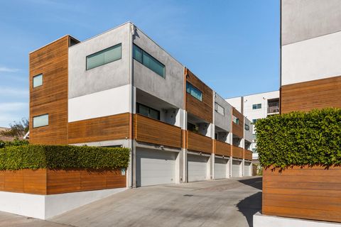 Photo of 860 1/2 S Wilton PL, Out of State, CA 90005 (MLS # 7174807)