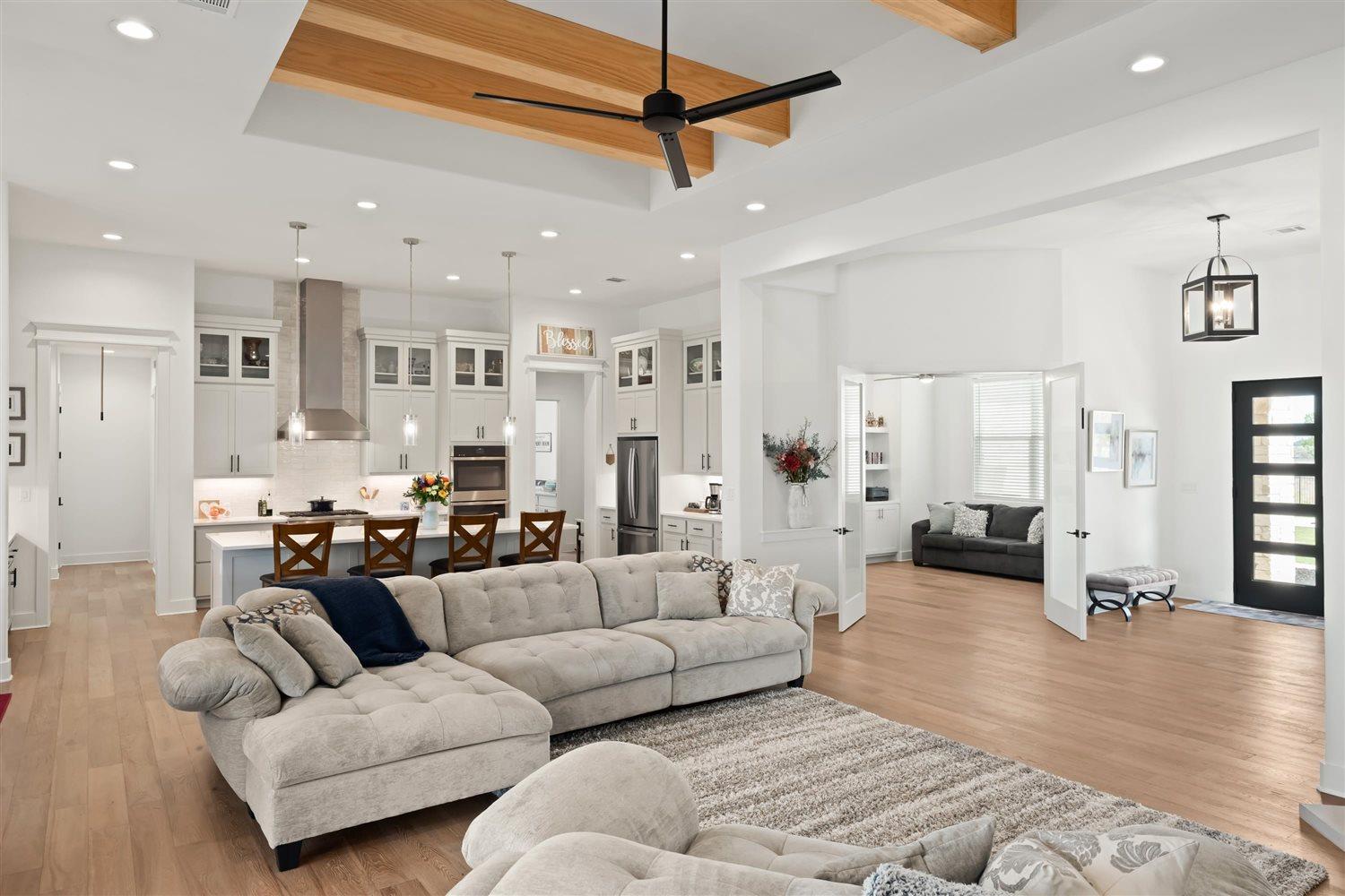 425 Private Road 915