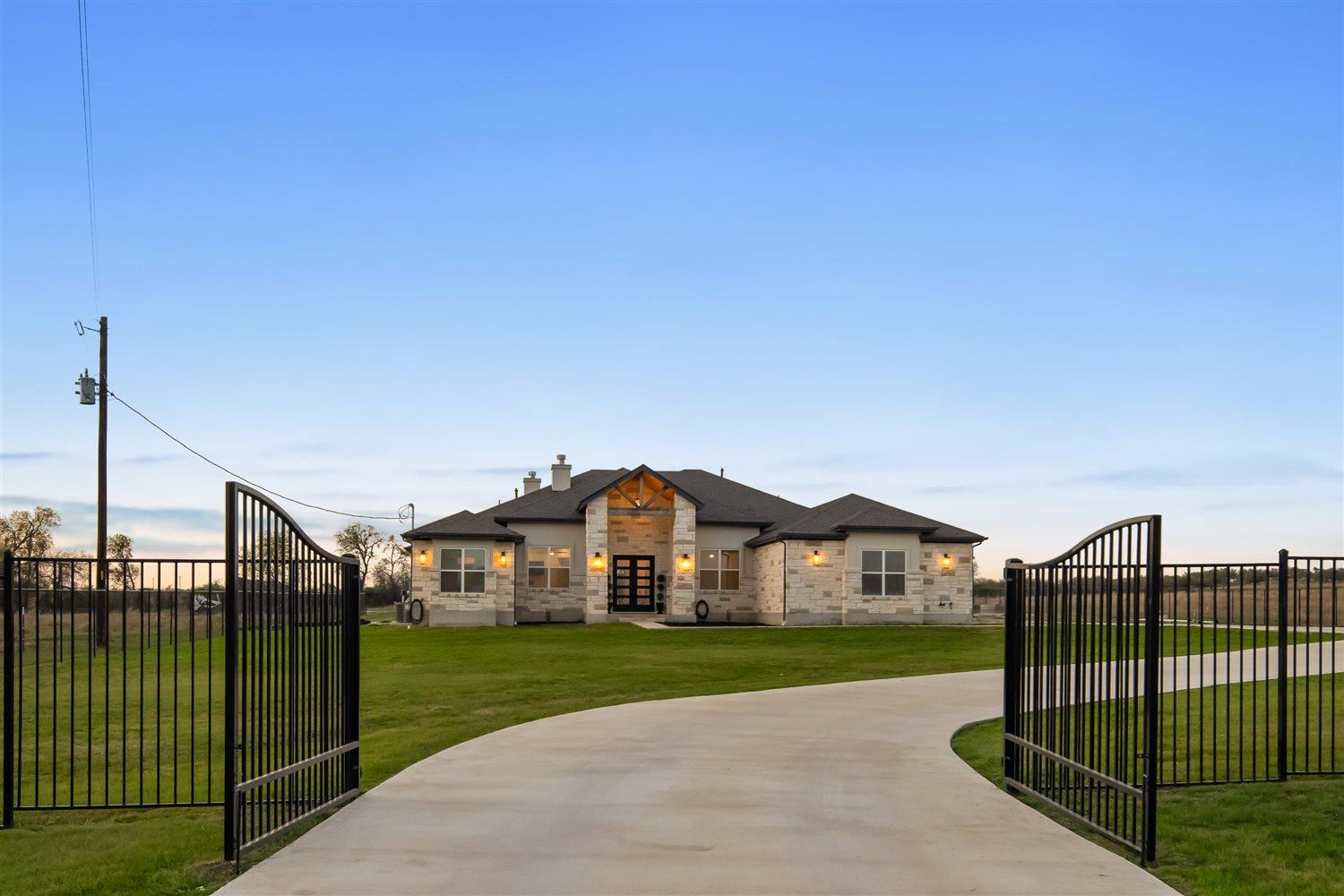 425 Private Road 915