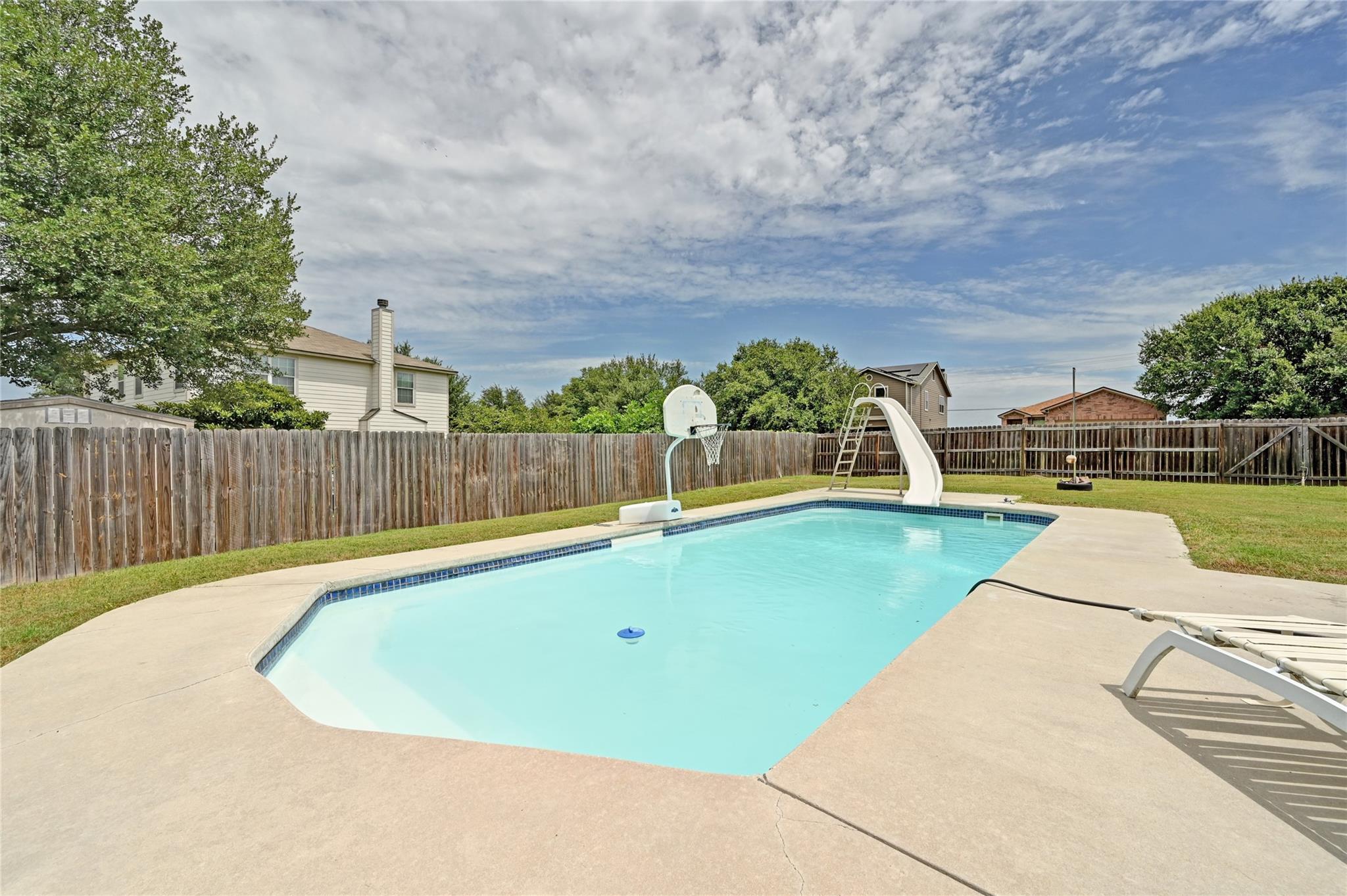 219 Valero DR