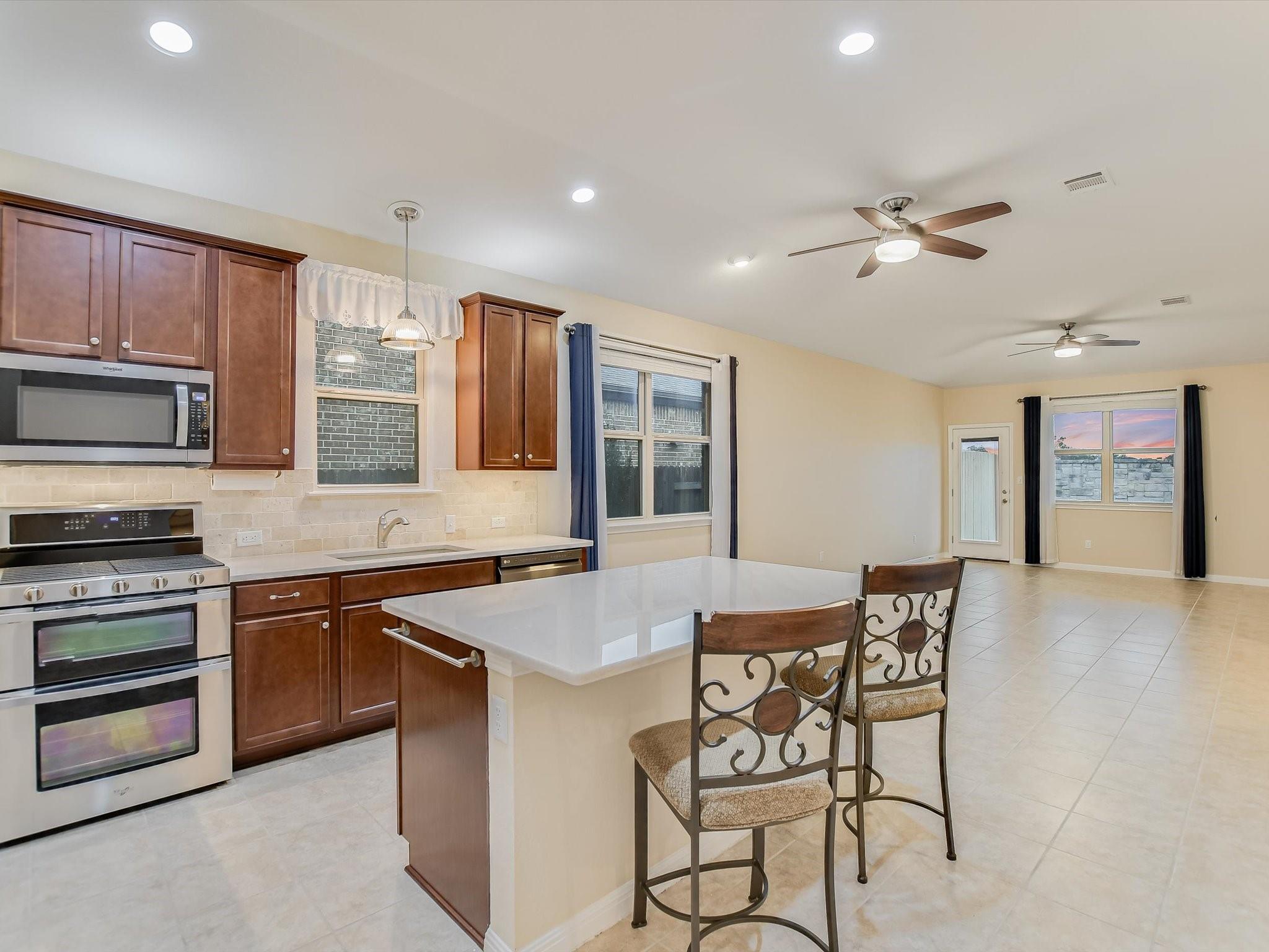 Georgetown, Texas 78628, United States, 3 Bedrooms Bedrooms, ,2 BathroomsBathrooms,Residential,Pending,55868