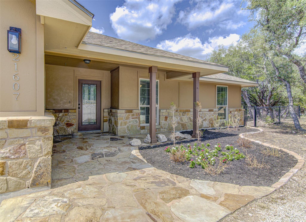 Photo of 21607 Santa Carlo Ave, Lago Vista, TX 78645 (MLS # 7854345)