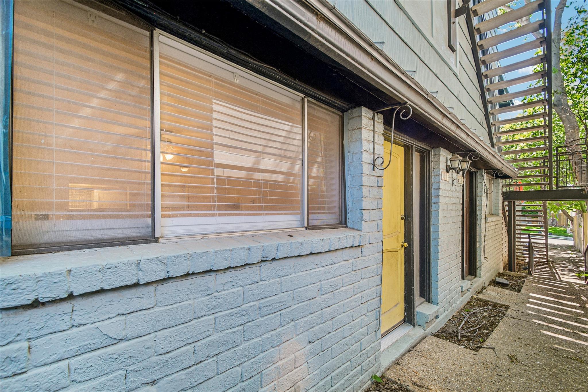 2413 Leon ST 104
