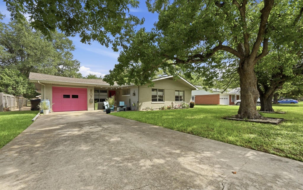 Photo of 807 Campbell ST, Lockhart, TX 78644 (MLS # 3474070)
