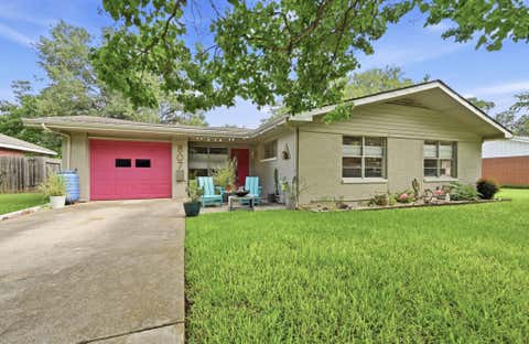 Photo of 807 Campbell ST, Lockhart, TX 78644 (MLS # 3474070)