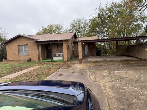 Photo of 823 N Ellis ST, Giddings, TX 78942 (MLS # 6806245)