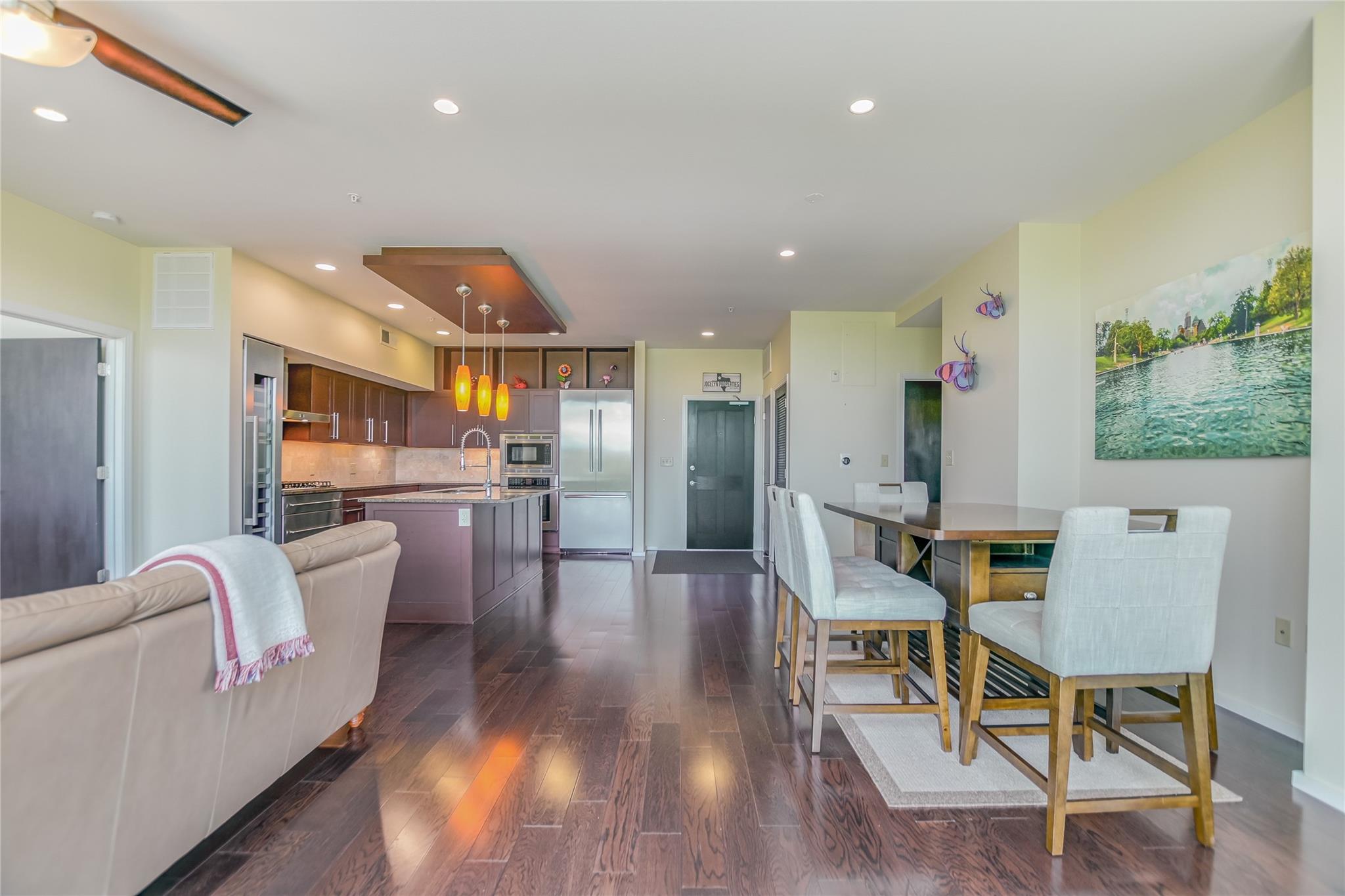 1600 Barton Springs RD 3504