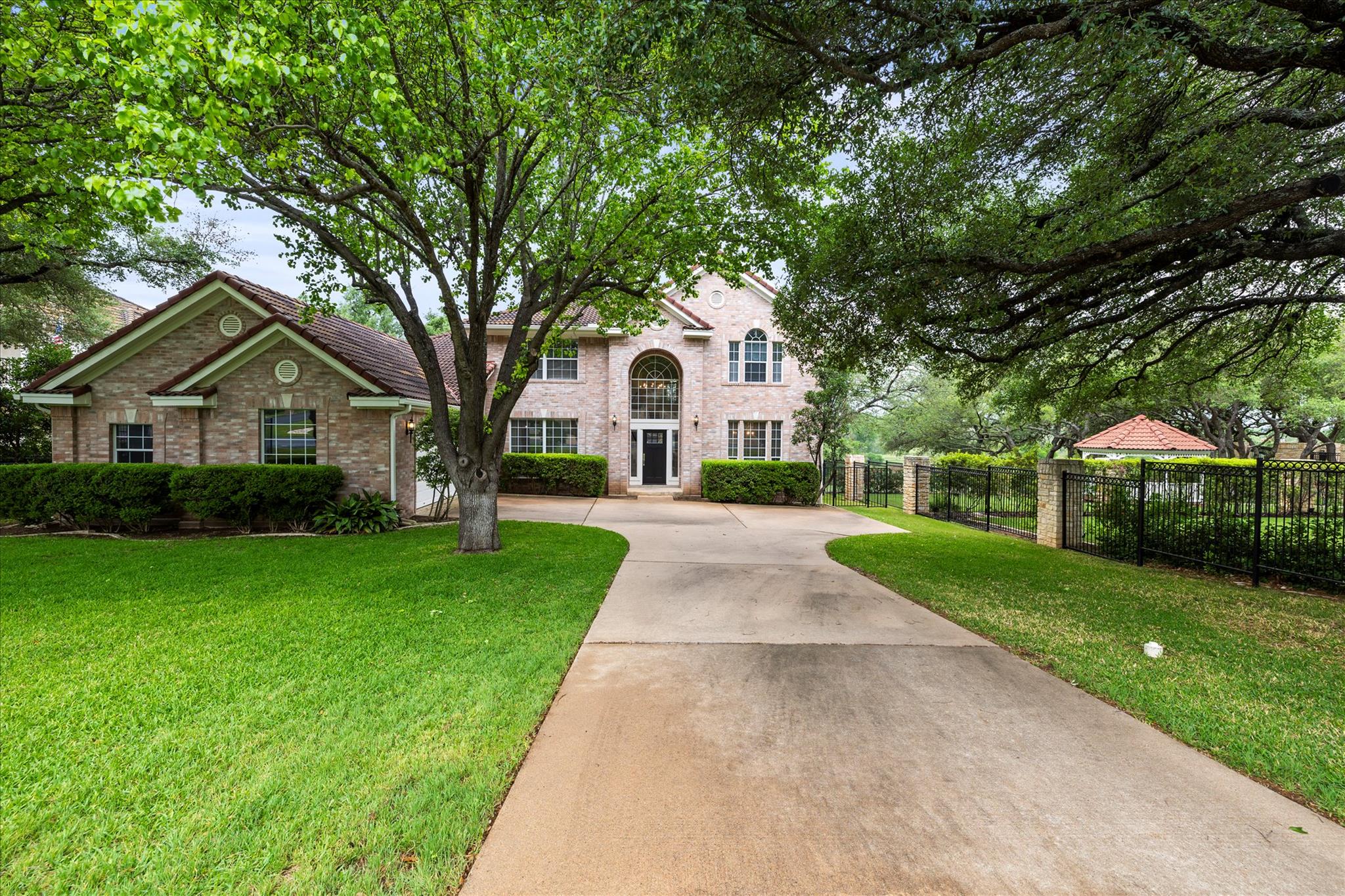 37 Waterfall DR