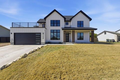 Photo of 708 Newport DR, Spicewood, TX 78669 (MLS # 9768382)