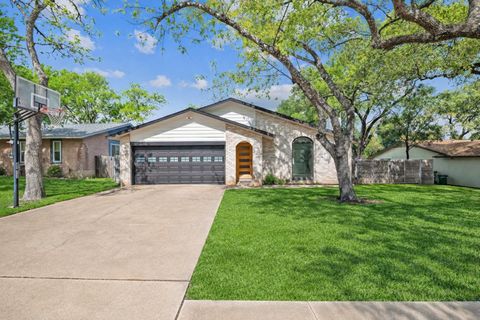 Photo of 7504 Whispering Oaks DR, Austin, TX 78745 (MLS # 9371918)