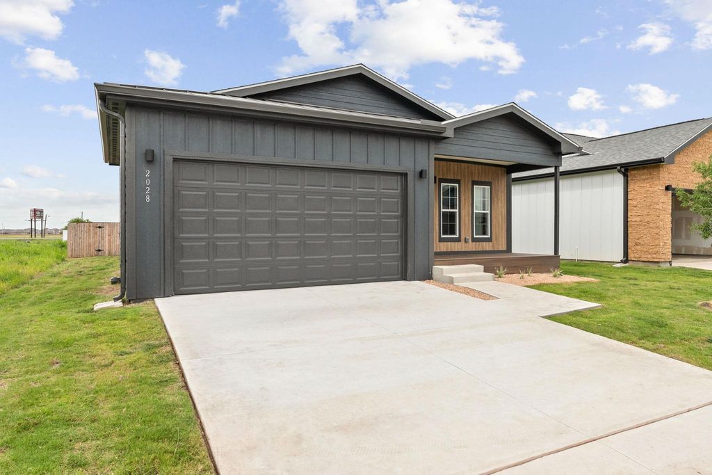 Photo of 2028 Applewood DR, Lockhart, TX 78644 (MLS # 2196985)