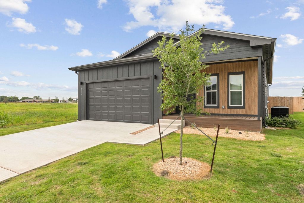 Photo of 2028 Applewood DR, Lockhart, TX 78644 (MLS # 2196985)