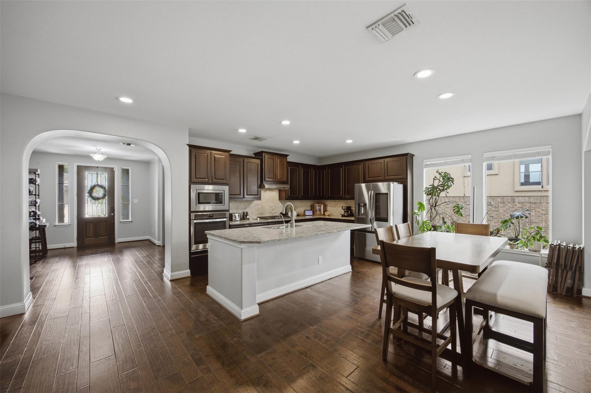 1016 Winding Way DR