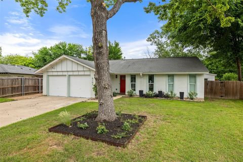 Single Family Residence in Austin TX 6103 Pennwood LN 6.jpg