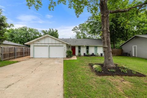 Single Family Residence in Austin TX 6103 Pennwood LN 5.jpg