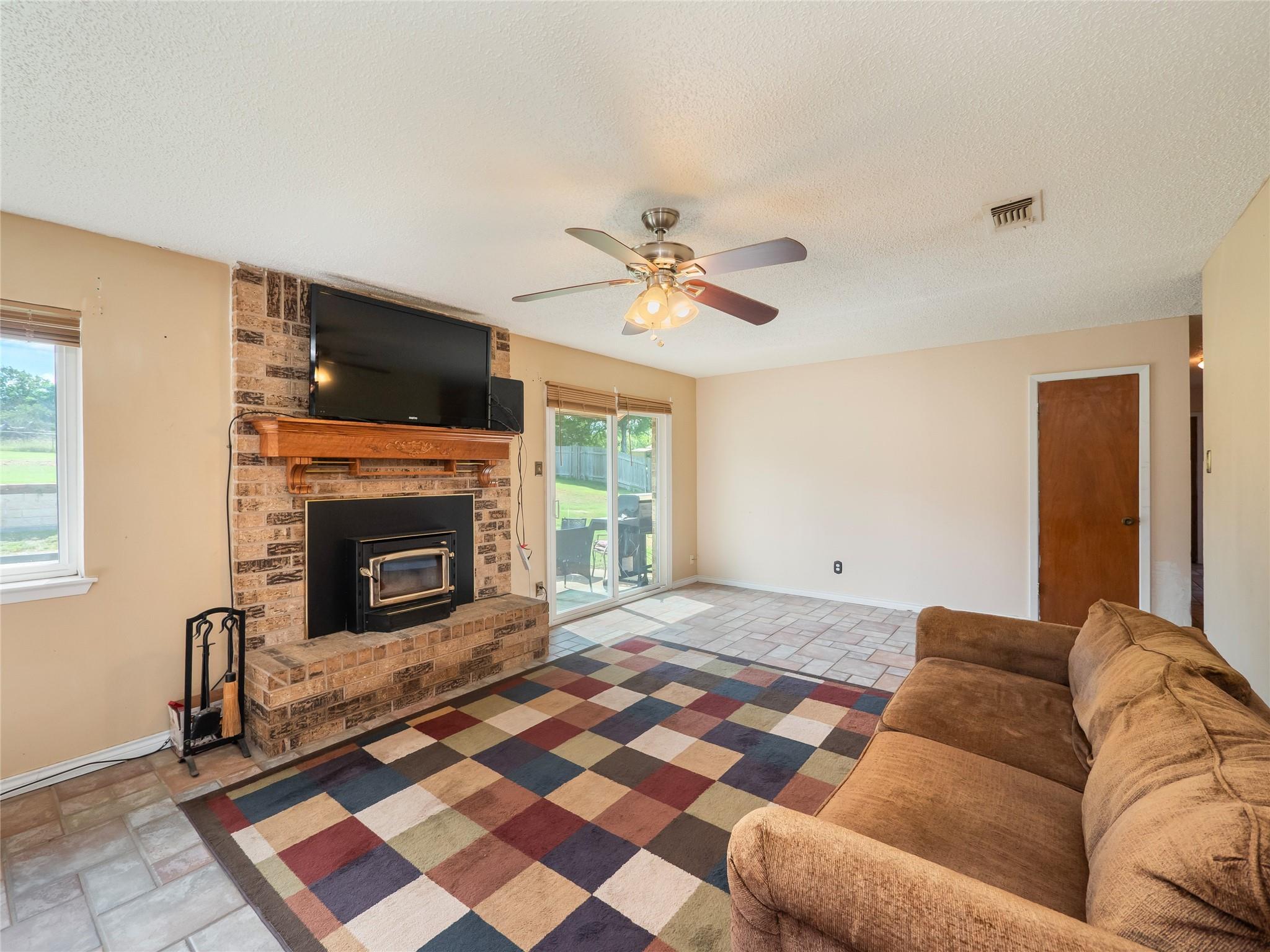 261 Falcon LN