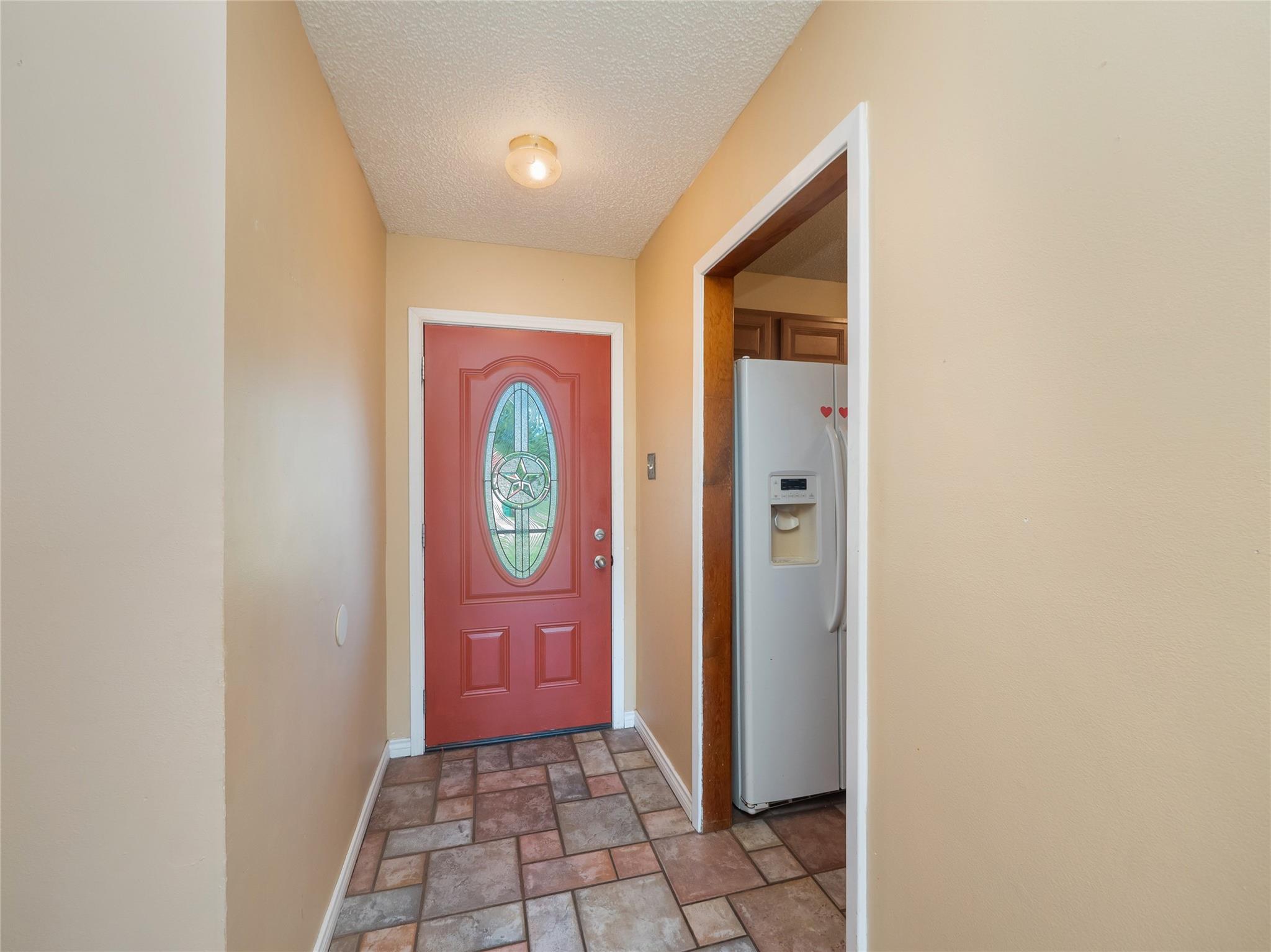 261 Falcon LN
