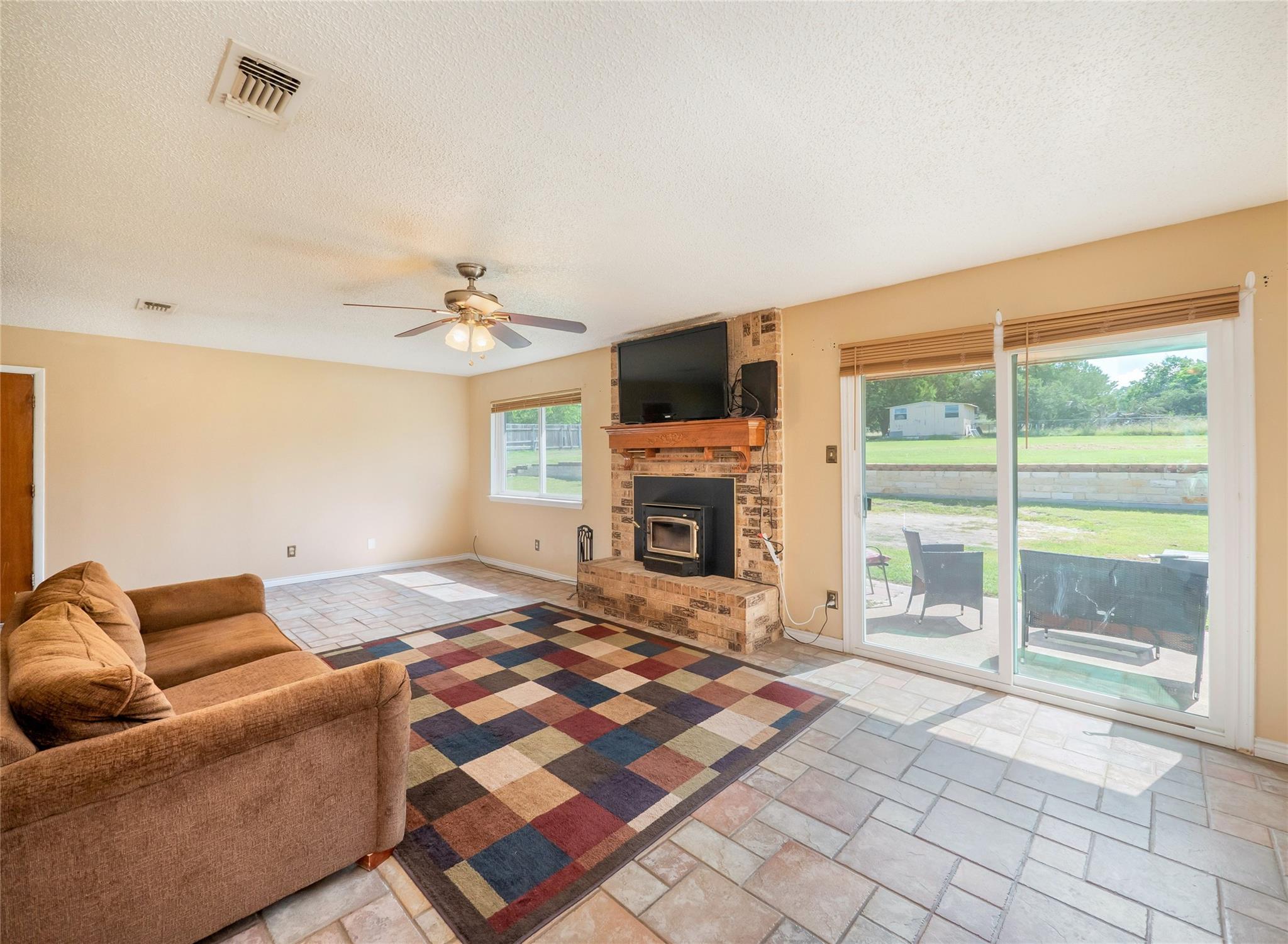 261 Falcon LN
