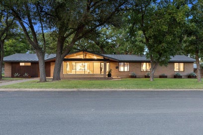 806 W Schubert ST Fredericksburg TX 78624