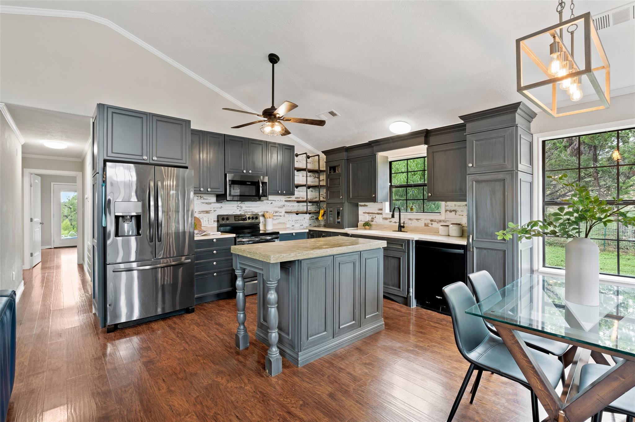 250 Kothmann RD