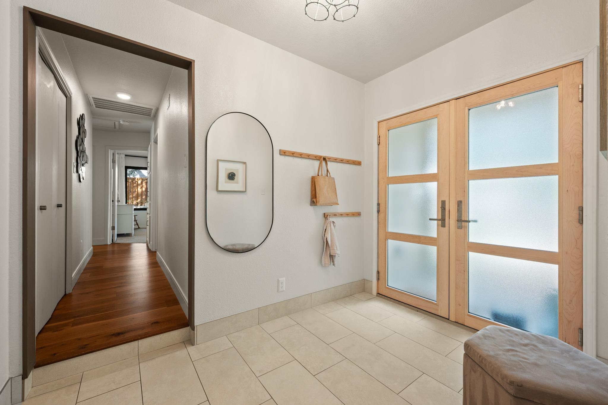 112 Los Altos DR