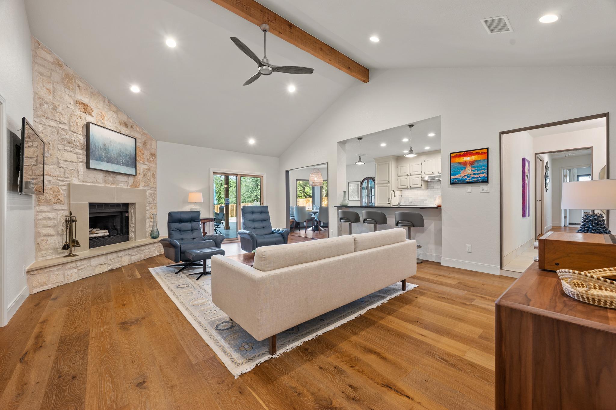 112 Los Altos DR