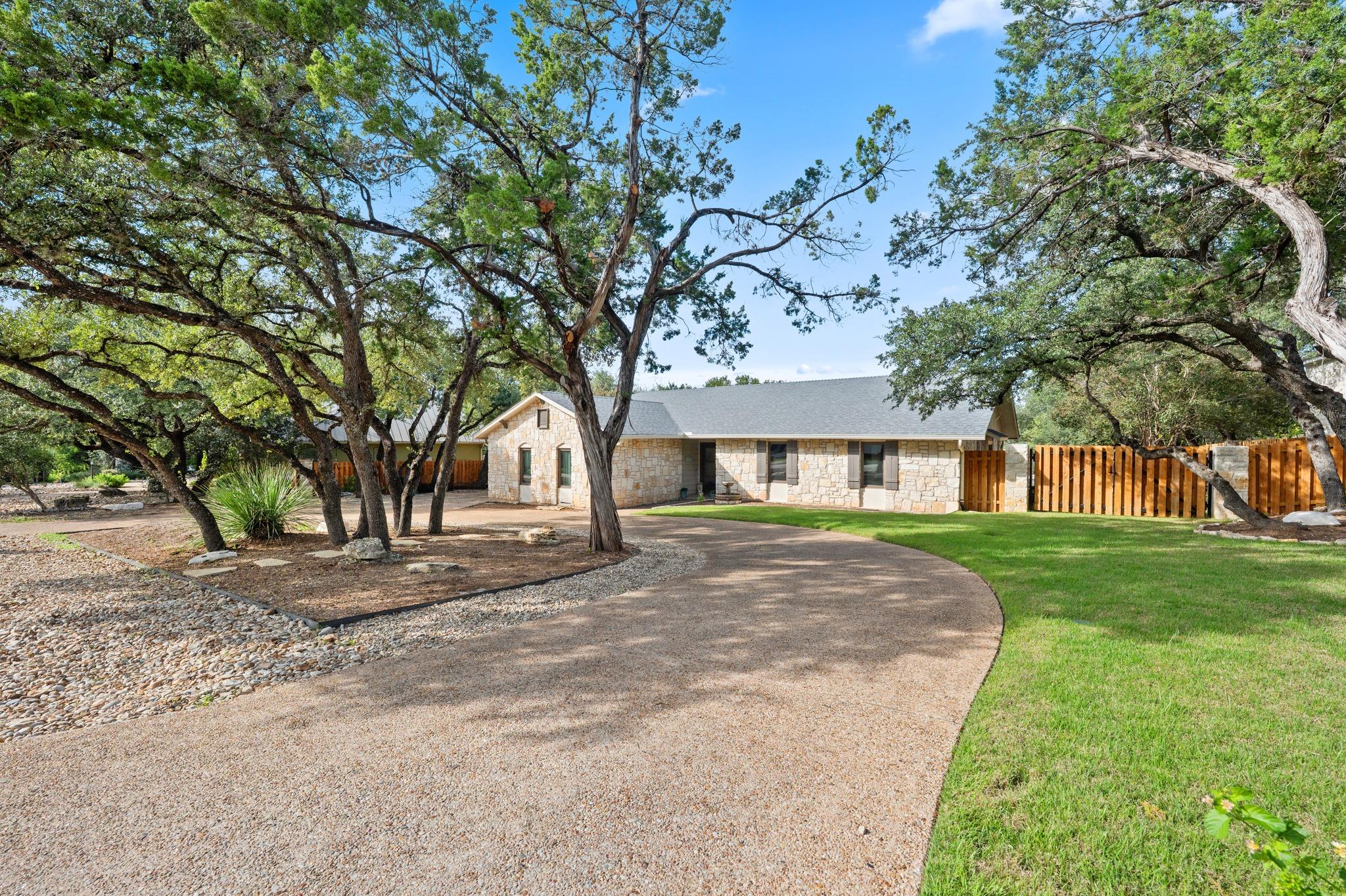 112 Los Altos DR