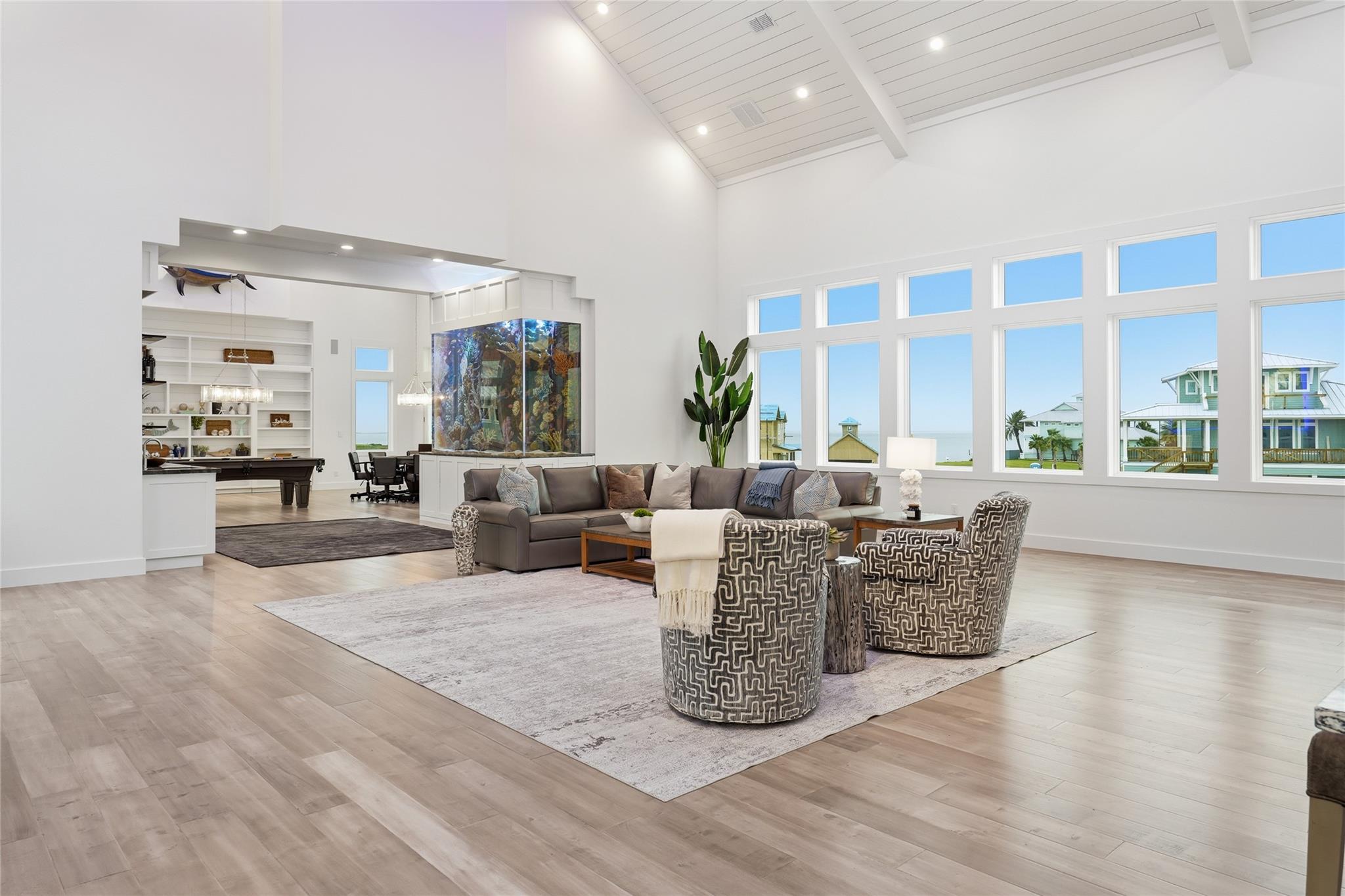 305 Estes DR