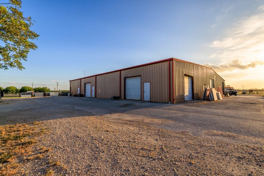 10034, 10046 E US Hwy 290 Highway