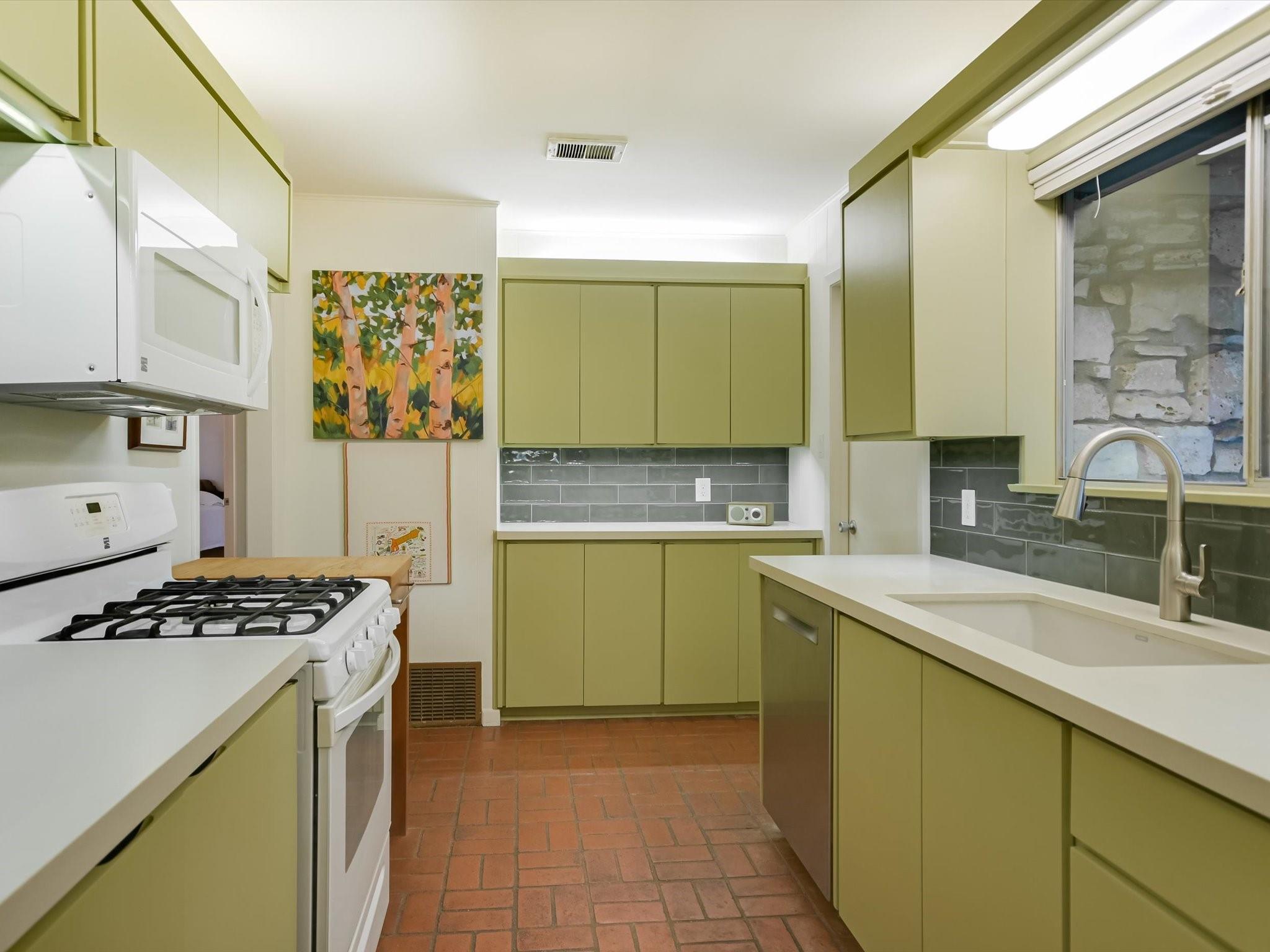 Austin, Texas 78704, United States, 4 Bedrooms Bedrooms, ,2 BathroomsBathrooms,Residential,Pending,44009