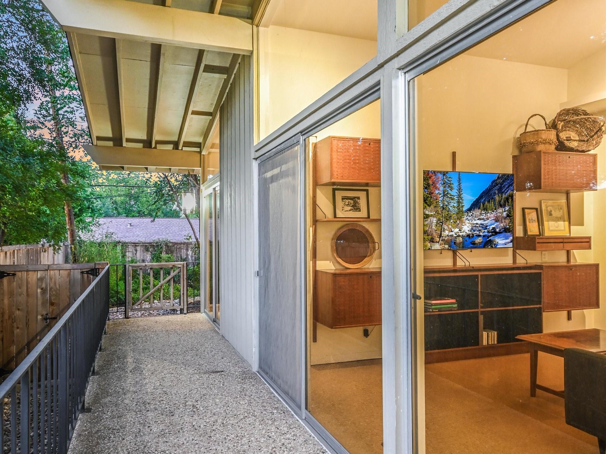 Austin, Texas 78704, United States, 4 Bedrooms Bedrooms, ,2 BathroomsBathrooms,Residential,Pending,44009