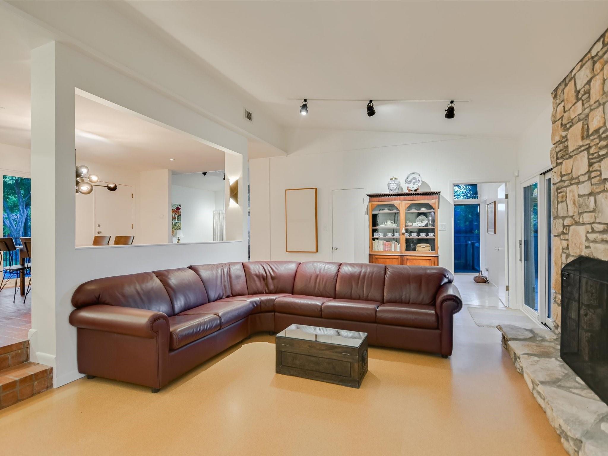Austin, Texas 78704, United States, 4 Bedrooms Bedrooms, ,2 BathroomsBathrooms,Residential,Pending,44009
