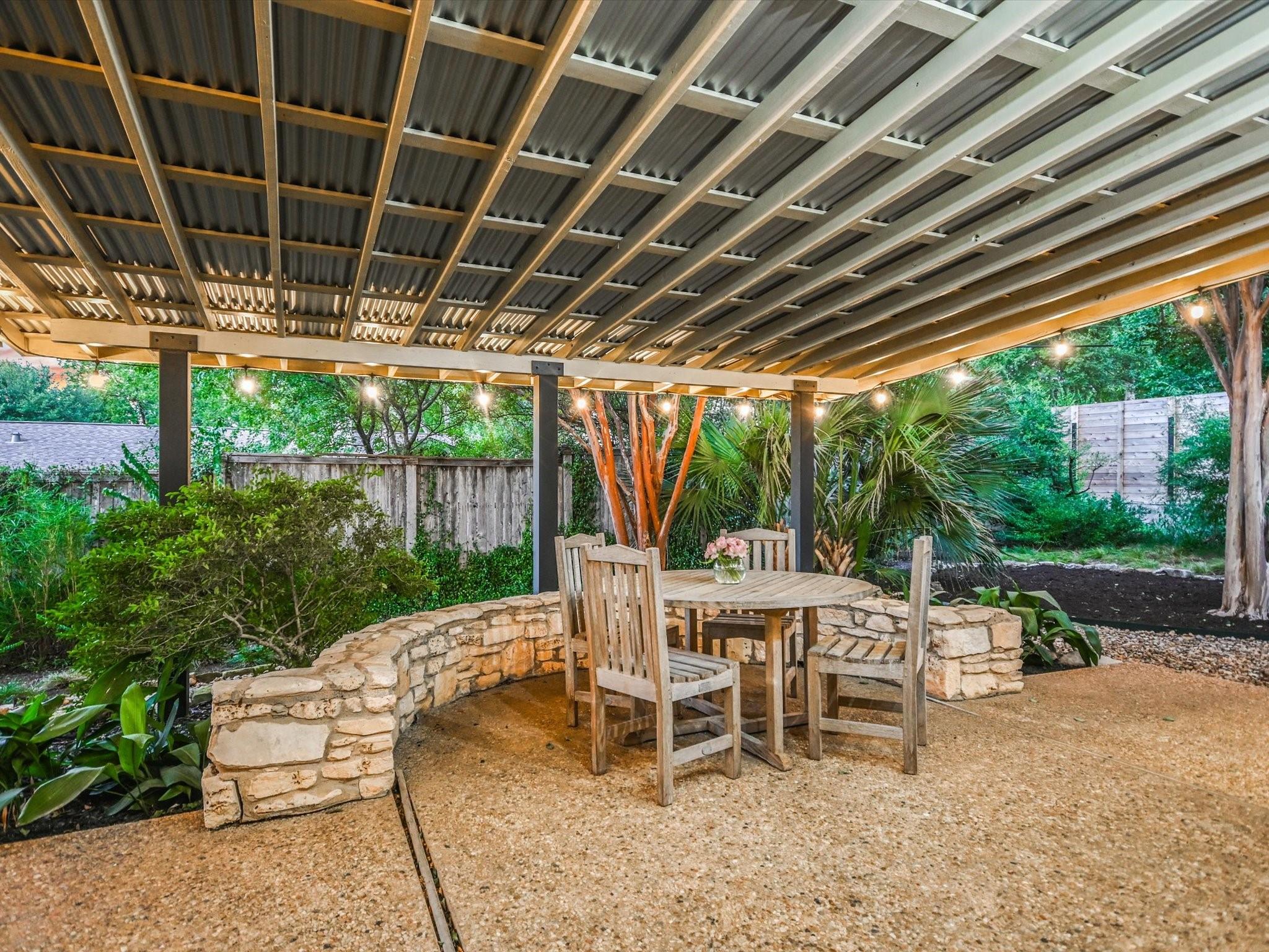 Austin, Texas 78704, United States, 4 Bedrooms Bedrooms, ,2 BathroomsBathrooms,Residential,Pending,44009